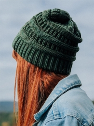 Knitted wool-blend green cap